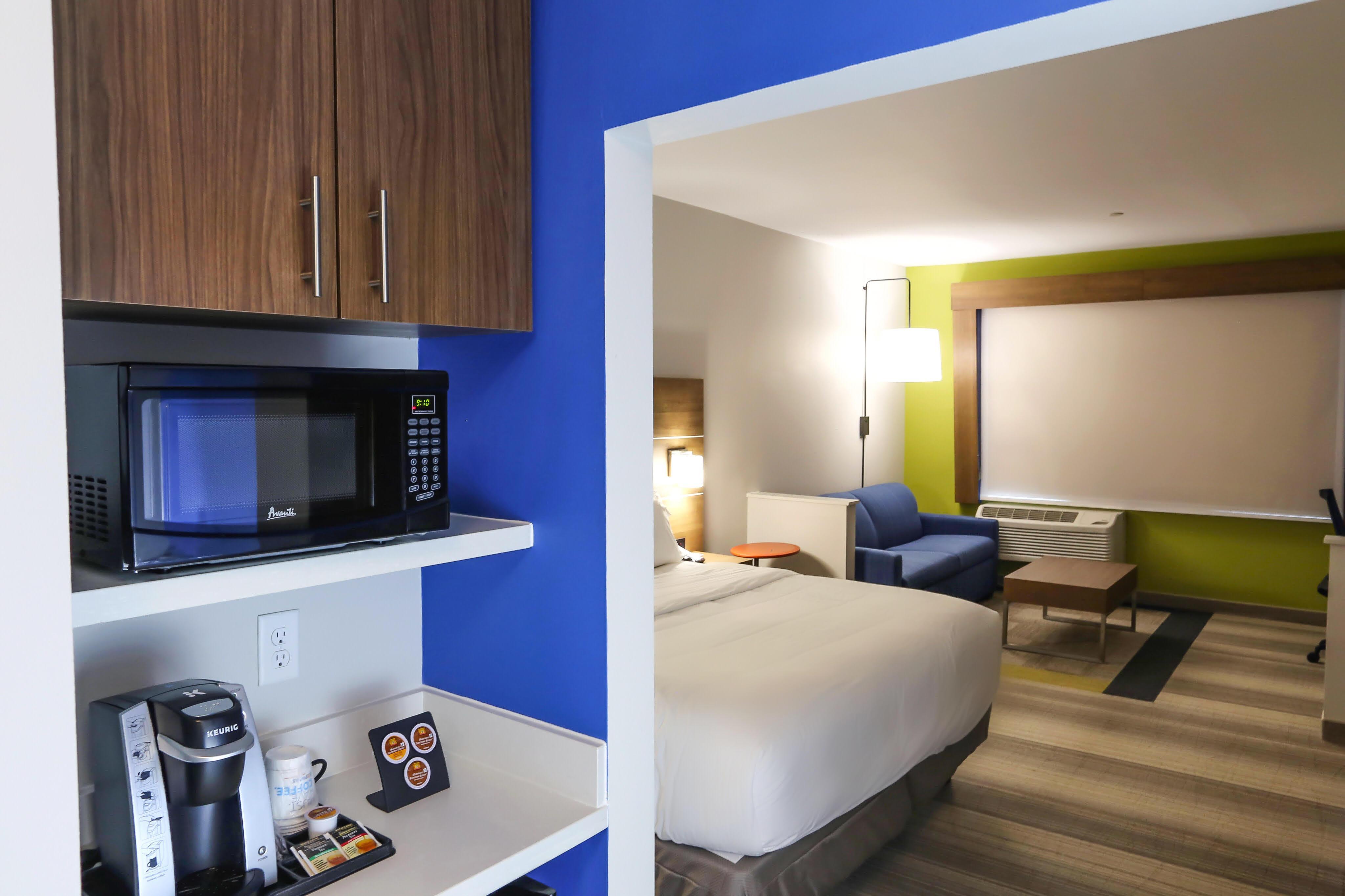 Holiday Inn Express & Suites - Houston Iah - Beltway 8, An Ihg Hotel Екстер'єр фото