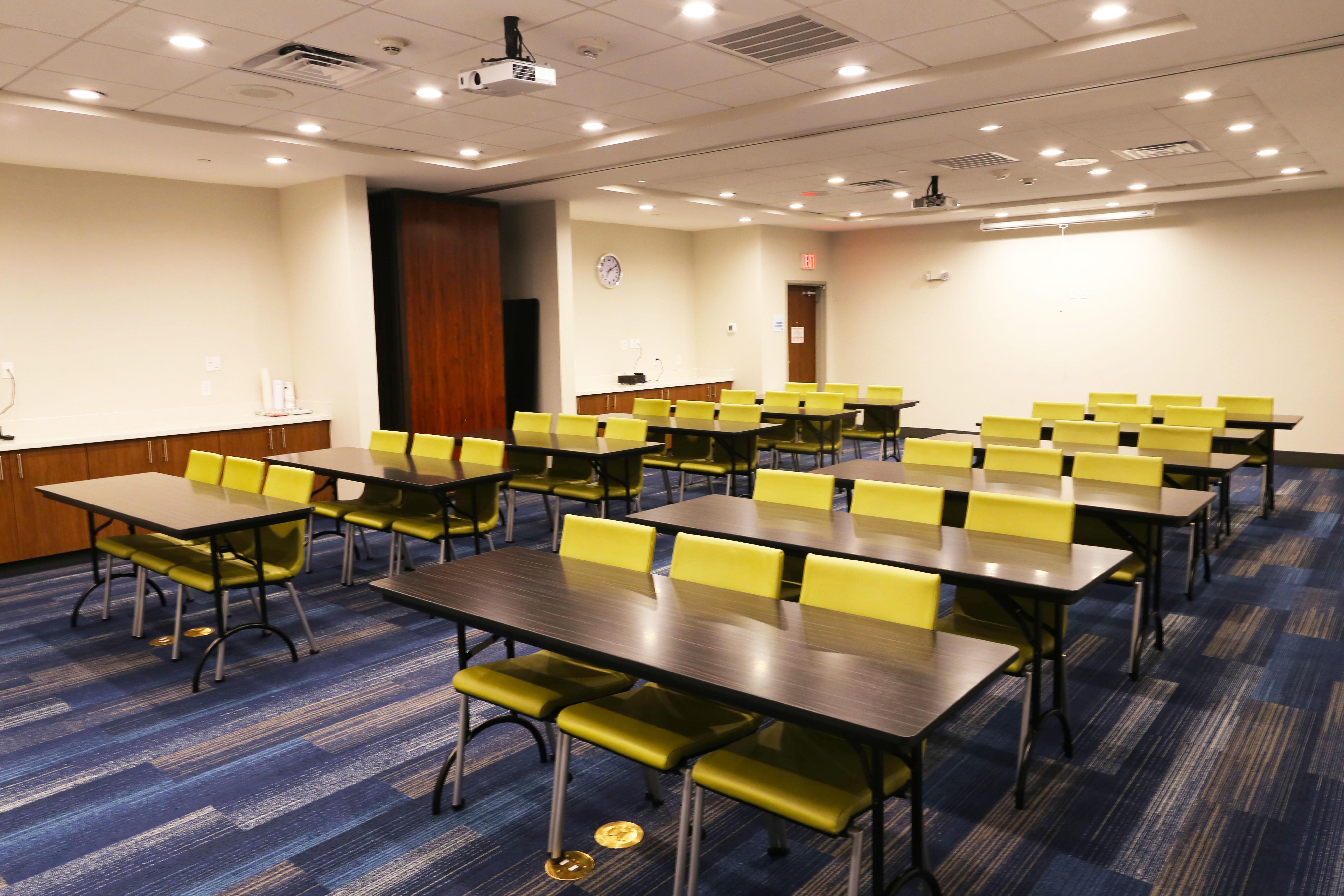 Holiday Inn Express & Suites - Houston Iah - Beltway 8, An Ihg Hotel Екстер'єр фото